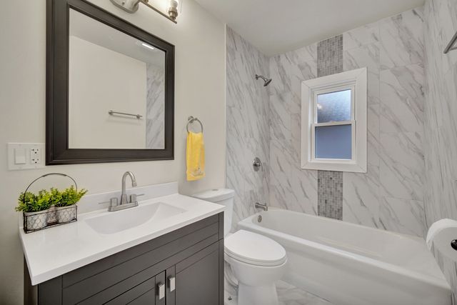 9722 S Ellis Avenue, Chicago, IL 60628