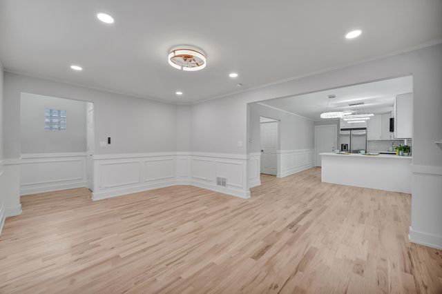 9722 S Ellis Avenue, Chicago, IL 60628