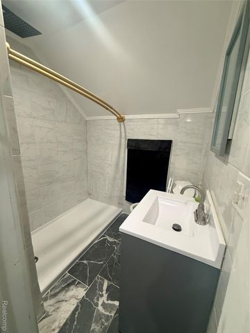 385 Whittemore Street, Pontiac, MI 48342