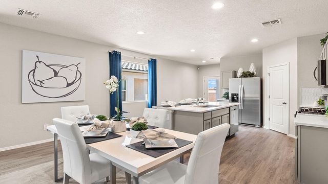 1469 Calle Oeste NW, Los Lunas, NM 87031