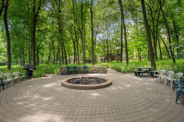 1635 Chippewa Drive NW, Rochester, MN 55901