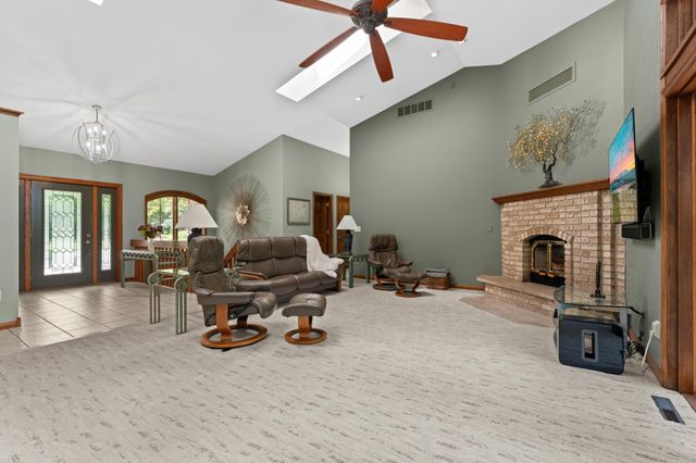 1635 Chippewa Drive NW, Rochester, MN 55901