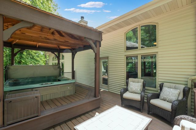 1635 Chippewa Drive NW, Rochester, MN 55901