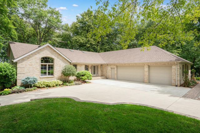 1635 Chippewa Drive NW, Rochester, MN 55901