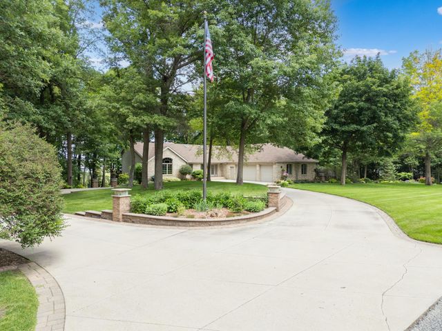 1635 Chippewa Drive NW, Rochester, MN 55901
