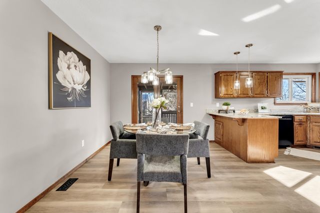 2892 S Timbercreek Avenue, Springfield, MO 65807