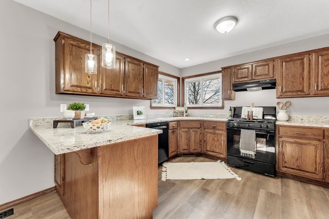 2892 S Timbercreek Avenue, Springfield, MO 65807