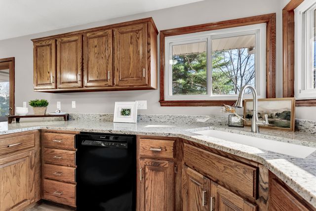 2892 S Timbercreek Avenue, Springfield, MO 65807