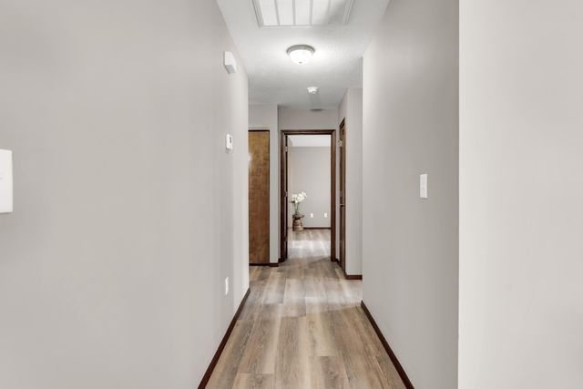 2892 S Timbercreek Avenue, Springfield, MO 65807