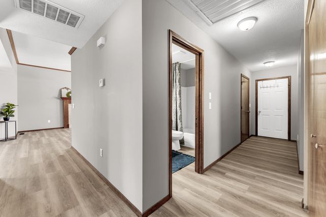 2892 S Timbercreek Avenue, Springfield, MO 65807