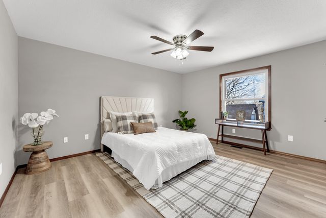 2892 S Timbercreek Avenue, Springfield, MO 65807