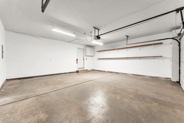 2892 S Timbercreek Avenue, Springfield, MO 65807