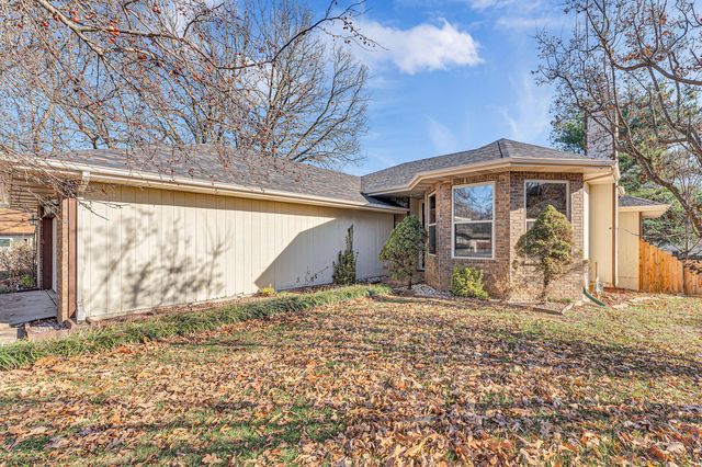 2892 S Timbercreek Avenue, Springfield, MO 65807