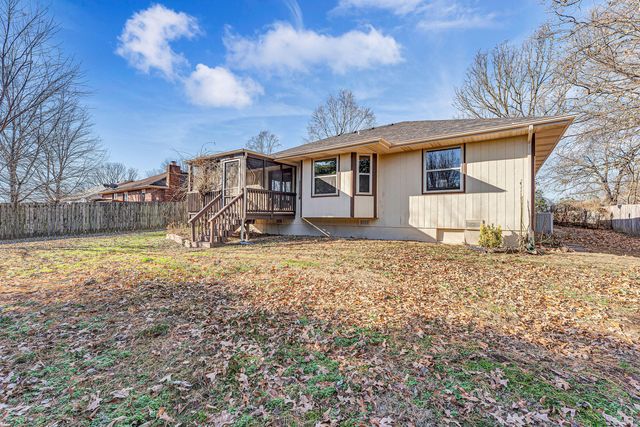 2892 S Timbercreek Avenue, Springfield, MO 65807
