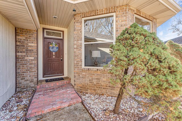 2892 S Timbercreek Avenue, Springfield, MO 65807