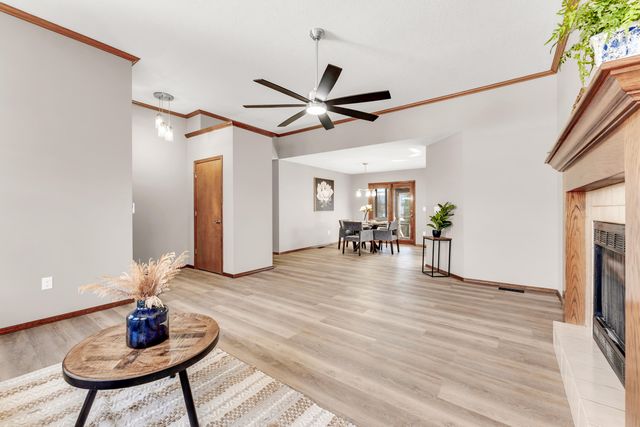 2892 S Timbercreek Avenue, Springfield, MO 65807