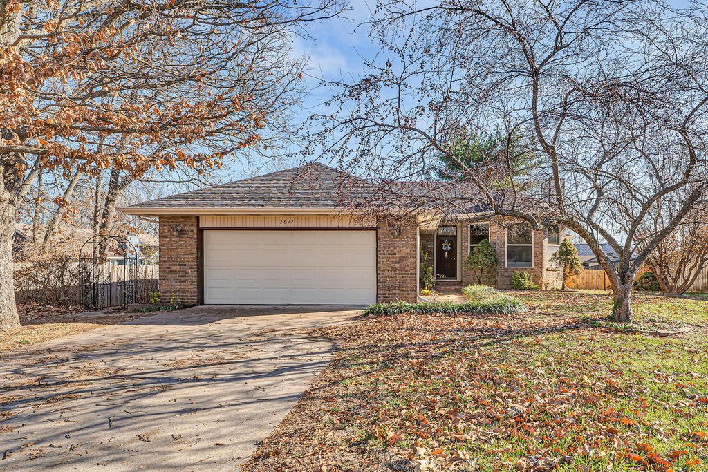 2892 S Timbercreek Avenue, Springfield, MO 65807