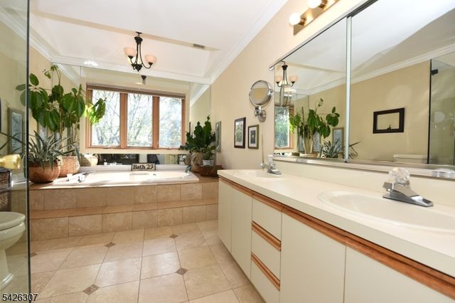 41 Litchult Ln, Mahwah Twp., NJ 07430