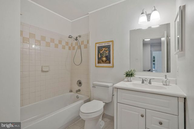 7821 GROVELAND SQ, Springfield, VA 22153