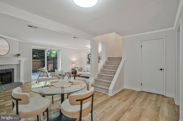 7821 GROVELAND SQ, Springfield, VA 22153