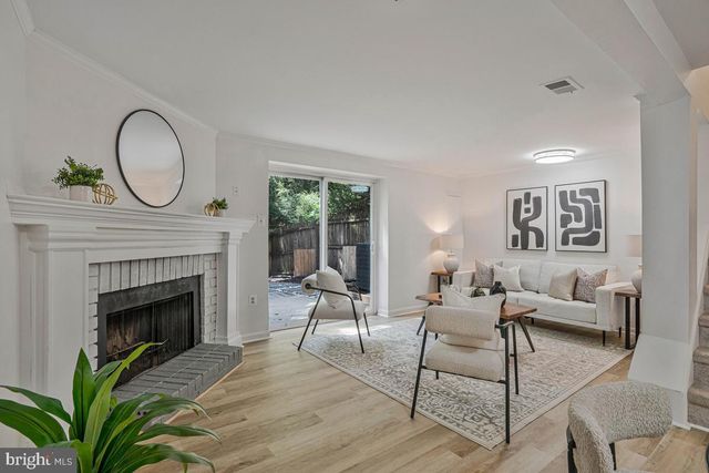 7821 GROVELAND SQ, Springfield, VA 22153