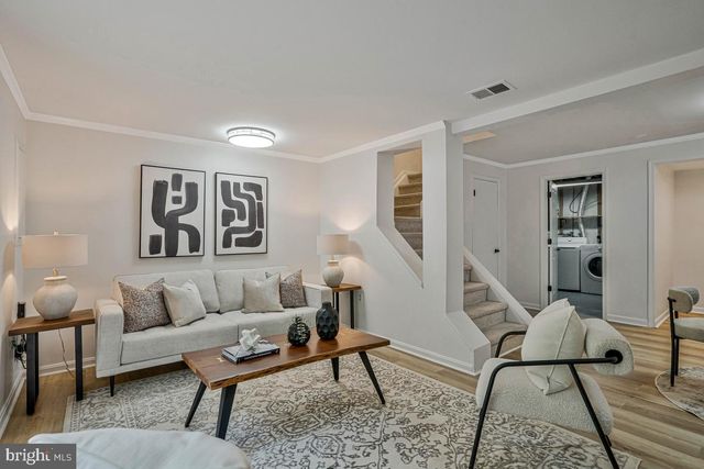 7821 GROVELAND SQ, Springfield, VA 22153