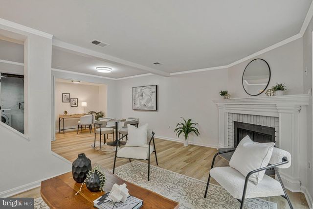 7821 GROVELAND SQ, Springfield, VA 22153