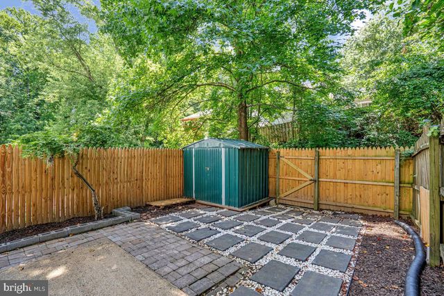 7821 GROVELAND SQ, Springfield, VA 22153
