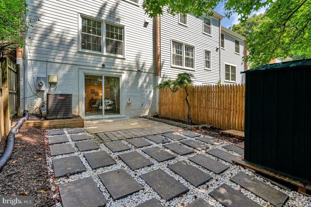 7821 GROVELAND SQ, Springfield, VA 22153