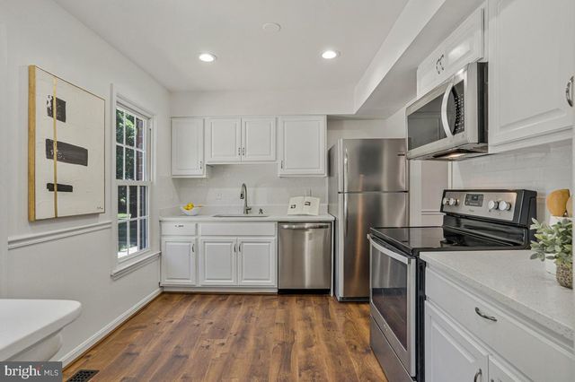 7821 GROVELAND SQ, Springfield, VA 22153