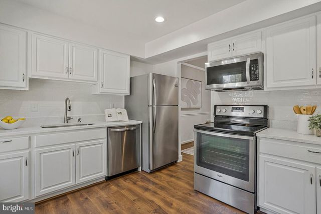 7821 GROVELAND SQ, Springfield, VA 22153