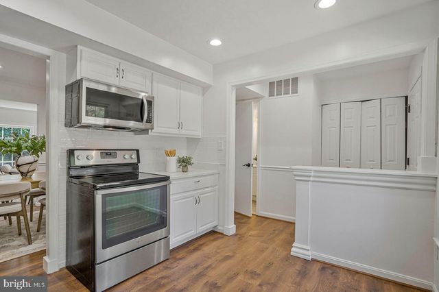 7821 GROVELAND SQ, Springfield, VA 22153