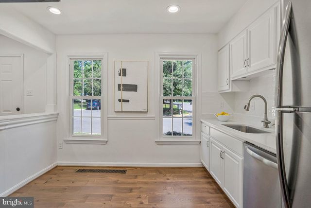 7821 GROVELAND SQ, Springfield, VA 22153