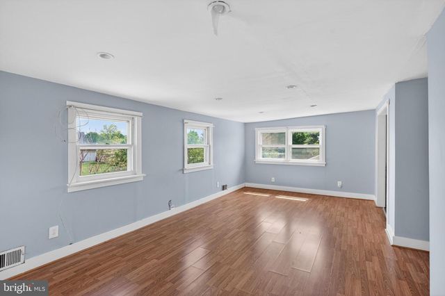 306 DELSEA DR, Sewell, NJ 08080