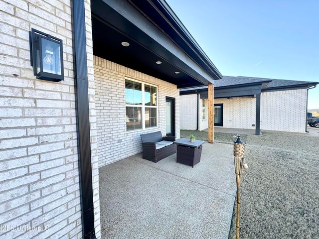 612 Bolivar Drive, Nesbit, MS 38651