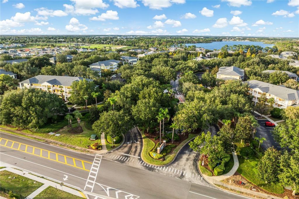 Image 18 of property listing at 411 LUCAYA LOOP 411, Davenport, FL 33897