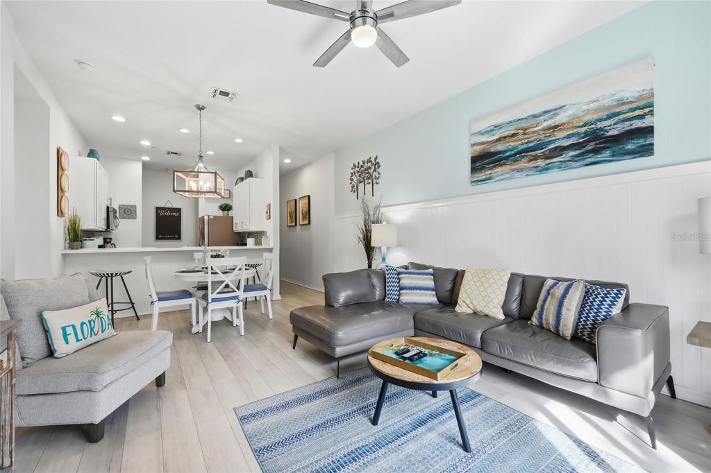 Image 5 of property listing at 411 LUCAYA LOOP 411, Davenport, FL 33897