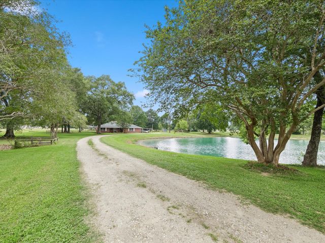 26523 Dobbin Huffsmith Road, Magnolia, TX 77354