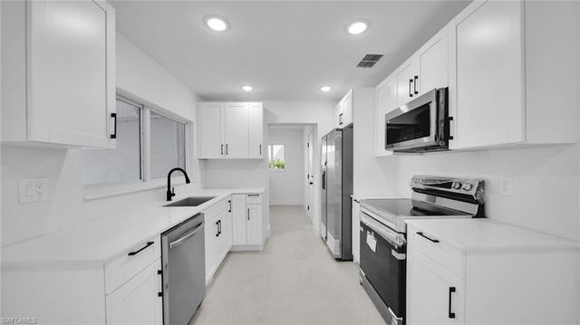 331 Washington CT, Fort Myers Beach, FL 33931