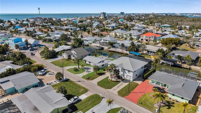 331 Washington CT, Fort Myers Beach, FL 33931