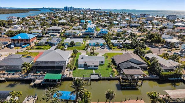 331 Washington CT, Fort Myers Beach, FL 33931