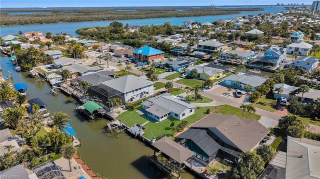 331 Washington CT, Fort Myers Beach, FL 33931