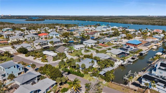 331 Washington CT, Fort Myers Beach, FL 33931