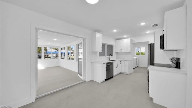 331 Washington CT, Fort Myers Beach, FL 33931