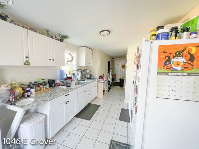 1028 E GROVER Ave, Cottage Grove, OR 97424