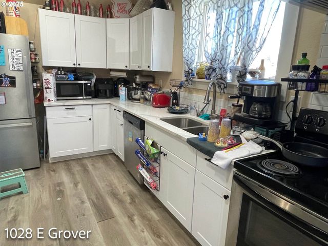 1028 E GROVER Ave, Cottage Grove, OR 97424