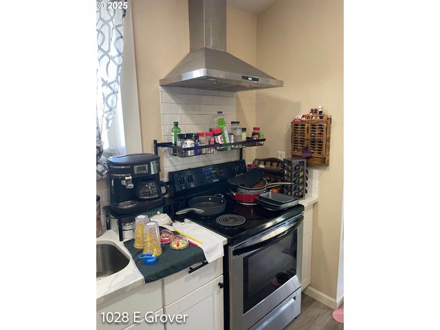 1028 E GROVER Ave, Cottage Grove, OR 97424