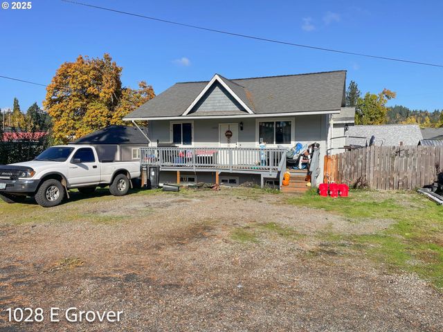 1028 E GROVER Ave, Cottage Grove, OR 97424