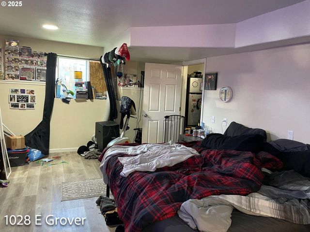 1028 E GROVER Ave, Cottage Grove, OR 97424