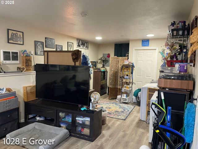 1028 E GROVER Ave, Cottage Grove, OR 97424